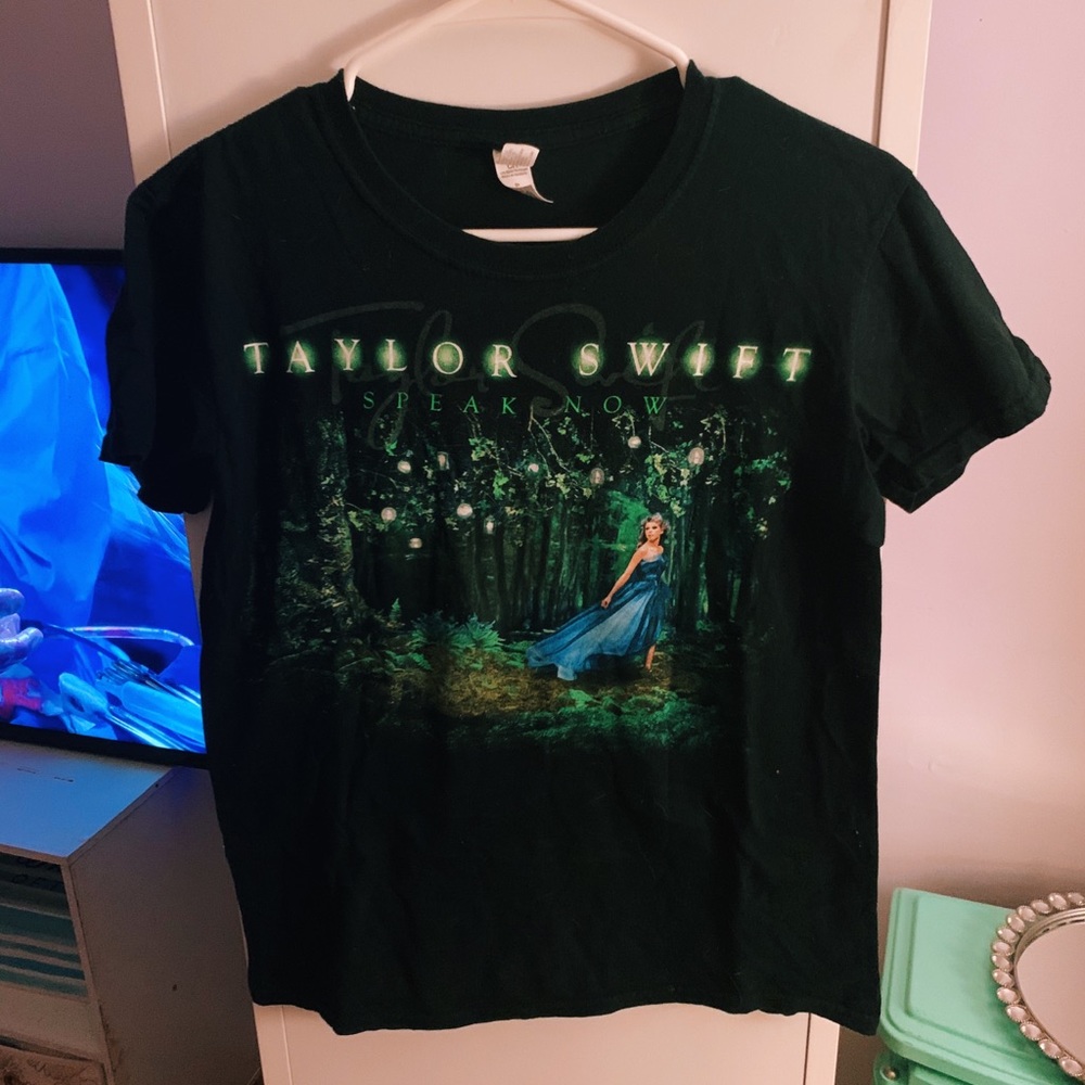 ⭐️T-Swift Speak Now Tour T Shirt⭐️